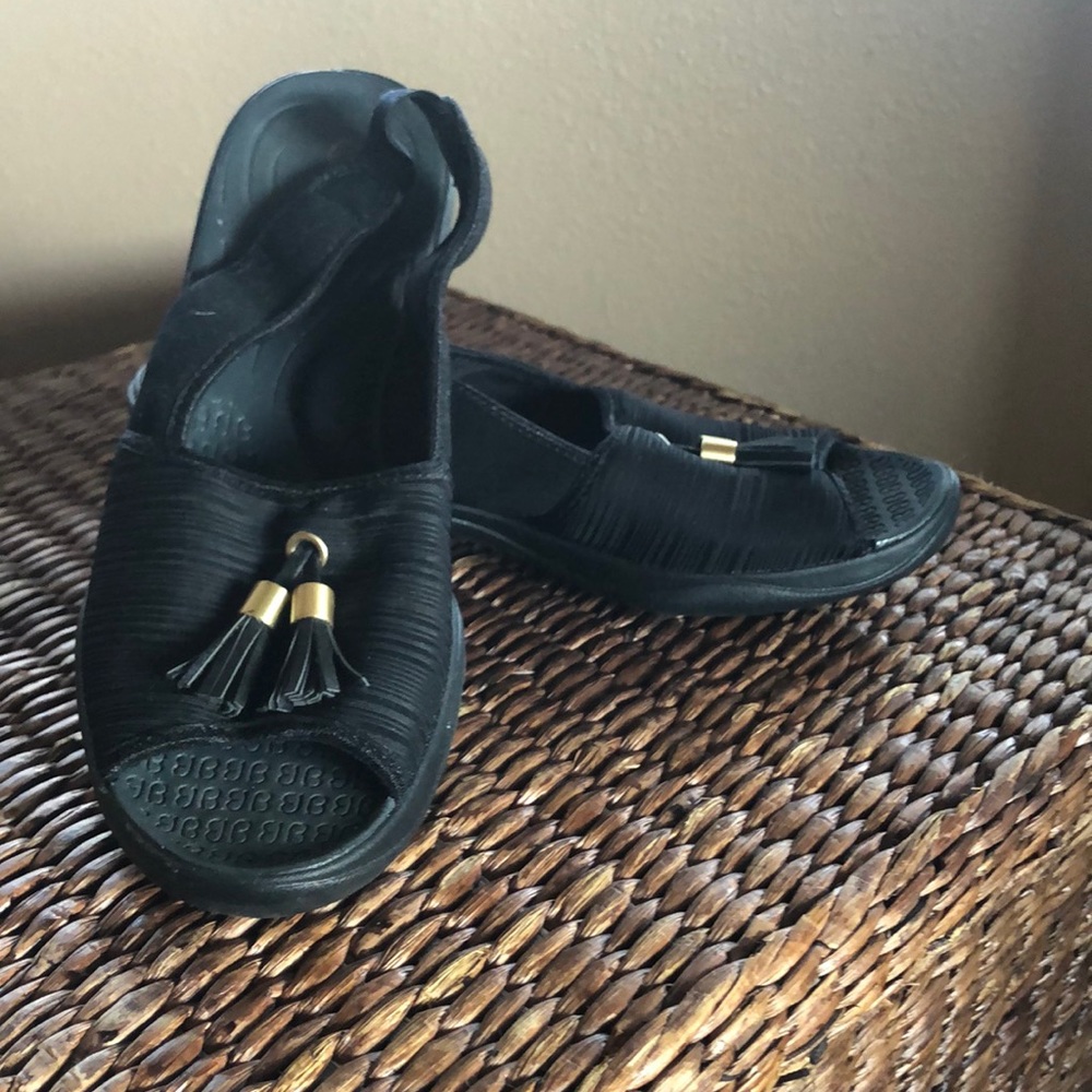 BZees Mirage Slingback sandal Size 9